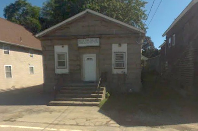 A current image showing 46 North Main Street in Bradford, showing the unfinished structure the Hopkinton Bank was building in the 1850s before its bankruptcy. (From Google Maps.)